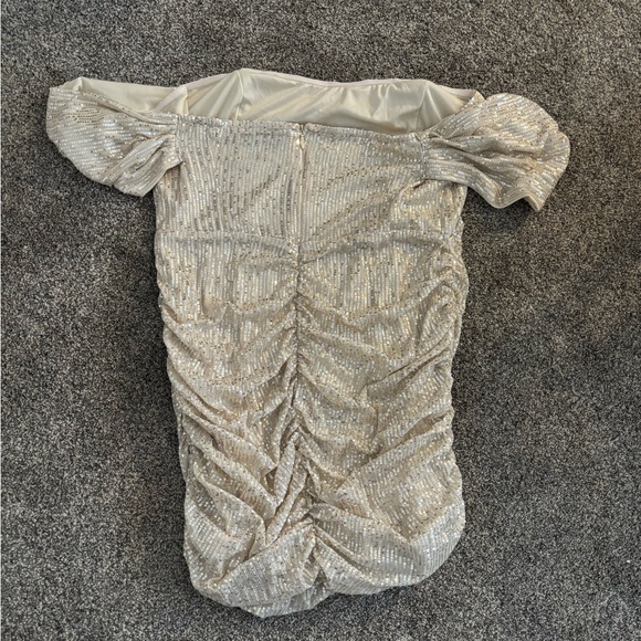 PrettyLittleThing PLUS CREAM SEQUIN BARDOT BODYCON DRESS - Picture 5 of 6